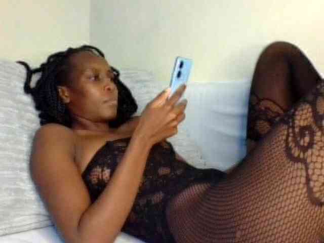 curvypetite001 webcam
