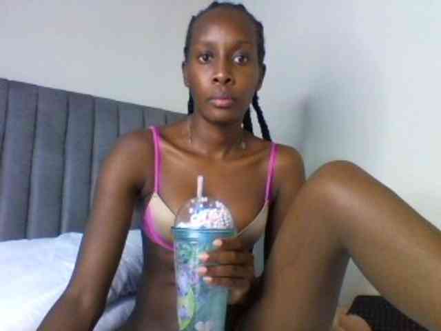 curvypetite001 webcam