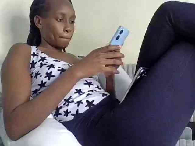 curvypetite001 webcam