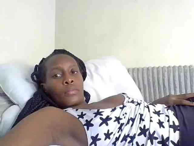 curvypetite001 webcam