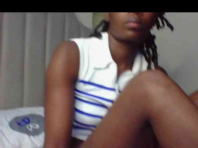 curvypetite001 webcam
