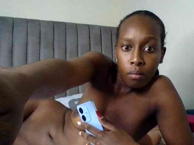 curvypetite001 webcam