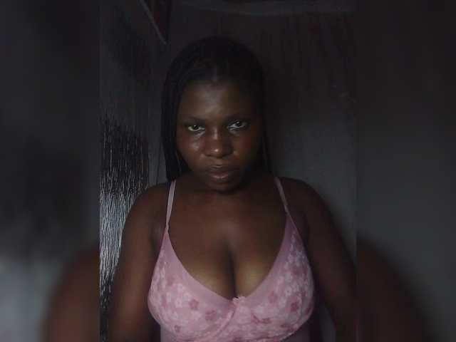 CurvyCrush live cam on BongaCams