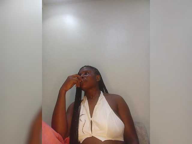 CurvyCrush live cam on BongaCams