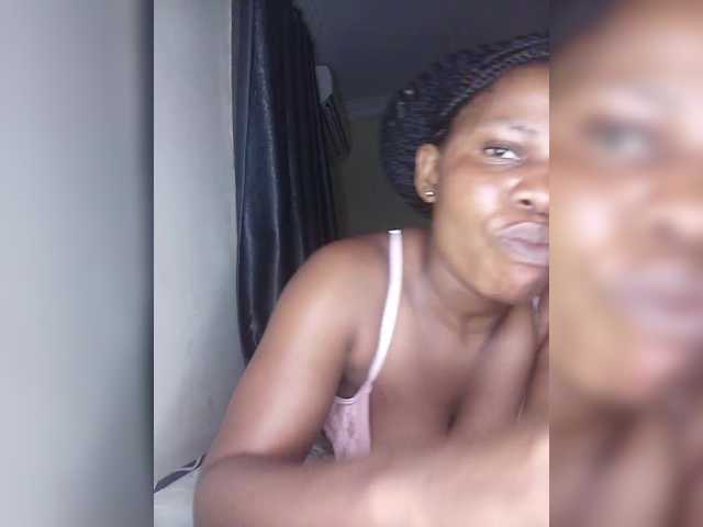 CurvyCrush live cam on BongaCams