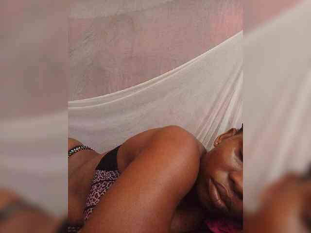 CurvyCrush webcam