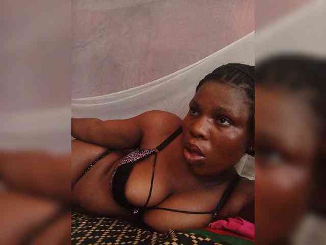 CurvyCrush webcam
