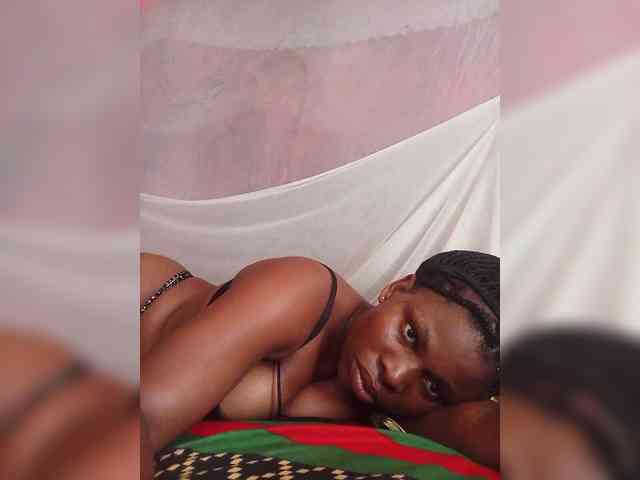 CurvyCrush webcam
