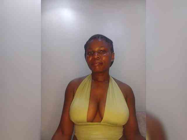CurvyCrush webcam