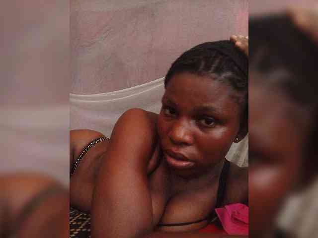 CurvyCrush webcam