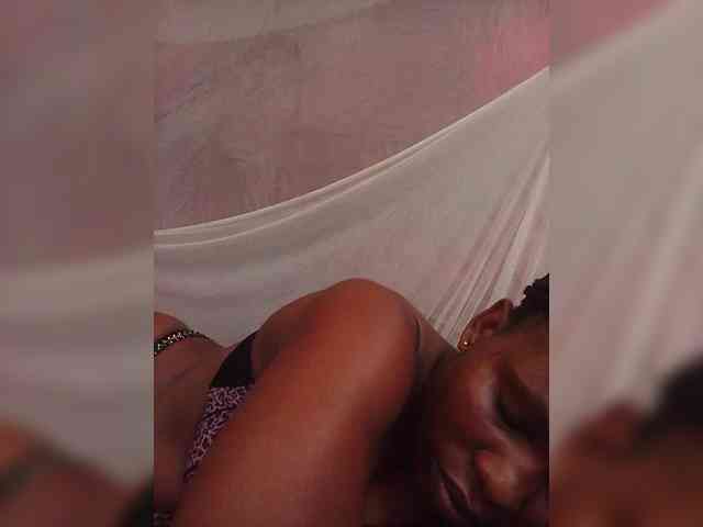 CurvyCrush webcam