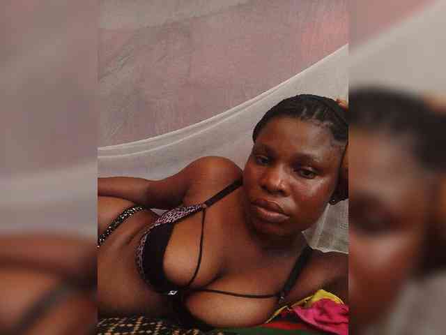 CurvyCrush webcam