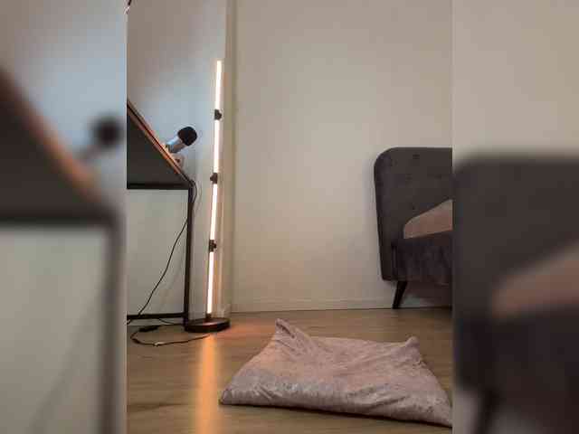 SweetIra webcam