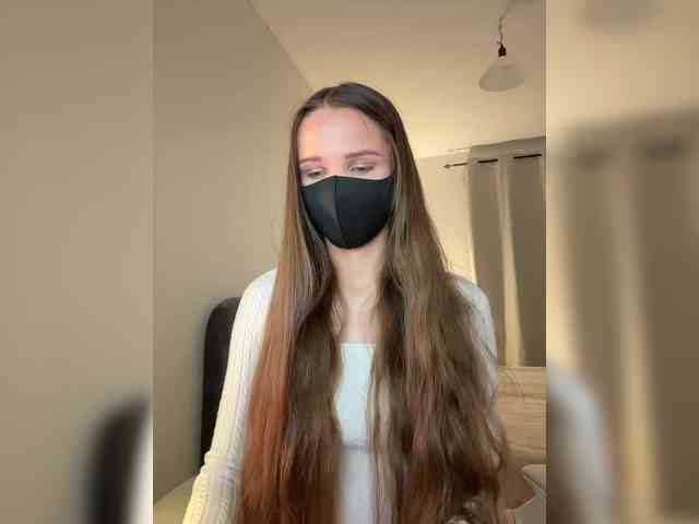 Эта модель сейчас онлайн. SweetIra