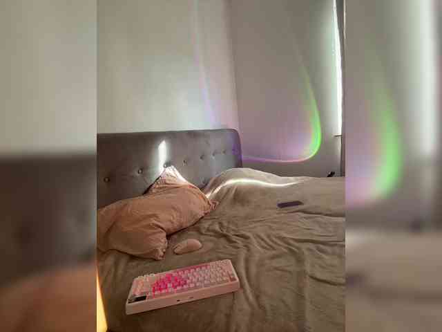 SweetIra webcam