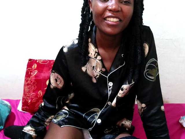 le modèle sexy-marianah est en webcam porno dans un show sur le site bongacams, il possède les tags suivants: Ebony,Brunette,Trimmed