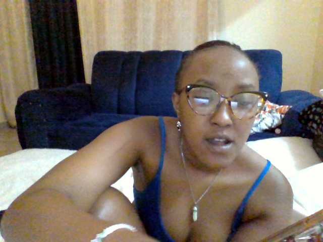 le modèle SexyCookie est en webcam porno dans un show sur le site bongacams, il possède les tags suivants: Ebony,Brunette,Trimmed