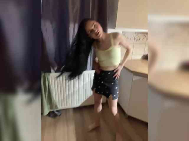 MiniGirl27 webcam
