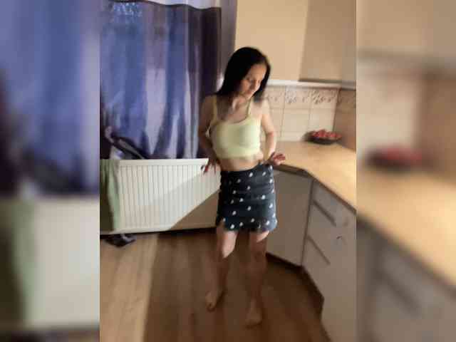 MiniGirl27 webcam