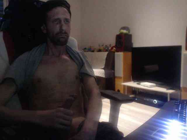 annumaker Live Webcam on BongaCams
