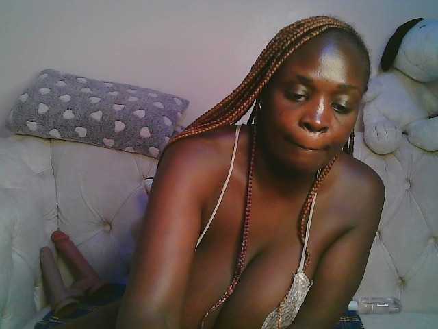 le modèle Prettycarl257-1 est en webcam porno dans un show sur le site bongacams, il possède les tags suivants: Ebony,Brunette,Trimmed