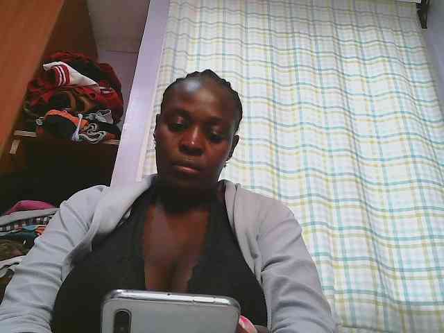 Prettycarl257-1 webcam