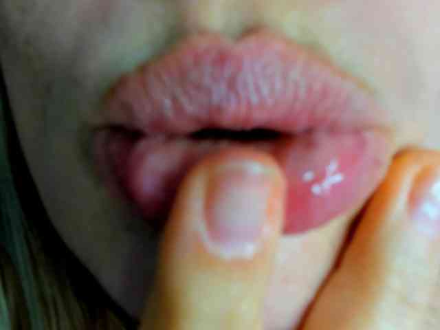 MAHIAMONTENEGRO webcam