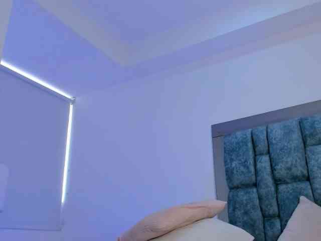 MAHIAMONTENEGRO webcam