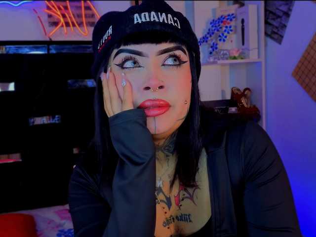 Nikiniki001's BongaCams show and profile