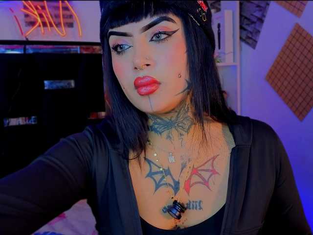 Nikiniki001's BongaCams show and profile