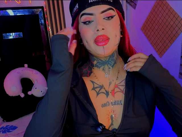 Nikiniki001 Live Cam on BongaCams