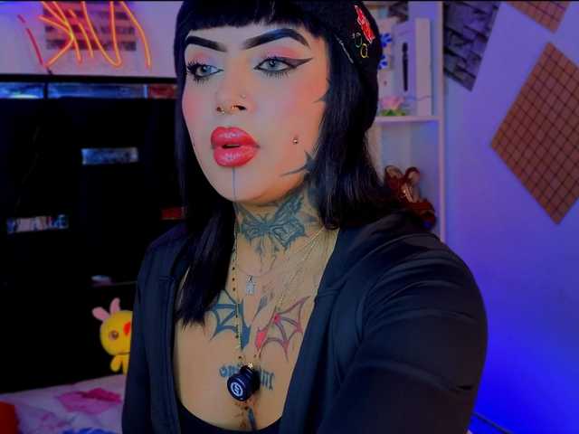 Nikiniki001's BongaCams show and profile