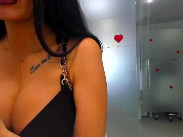queenrafaelle, en vivo ahora en BongaCams