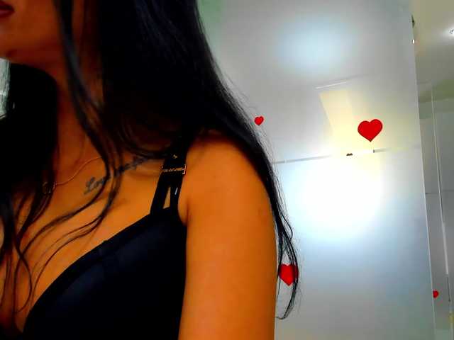 queenrafaelle live cam on BongaCams