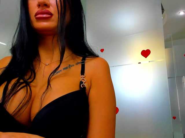 queenrafaelle live cam on BongaCams