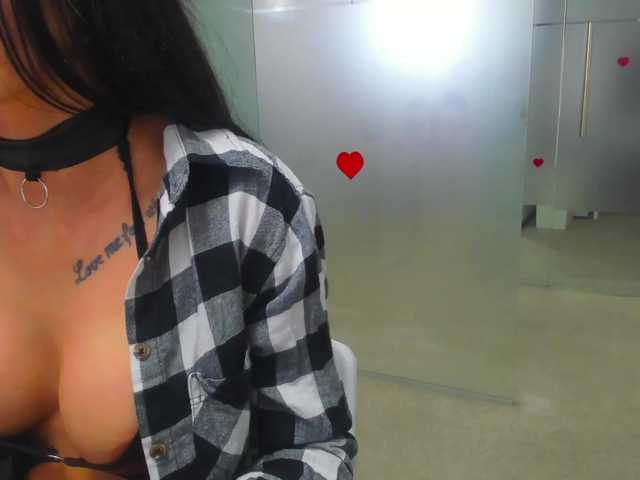 queenrafaelle's BongaCams show and profile