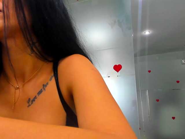 queenrafaelle live cam on BongaCams