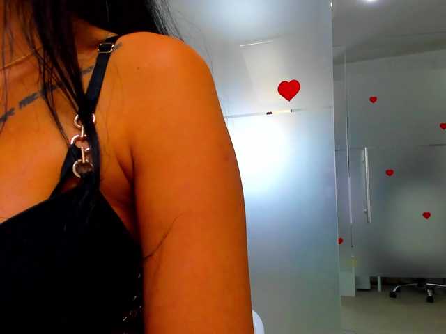 queenrafaelle live cam on BongaCams