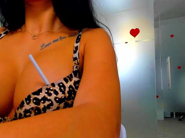 queenrafaelle live cam on BongaCams