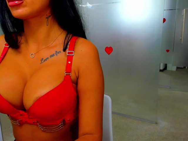 queenrafaelle live cam on BongaCams