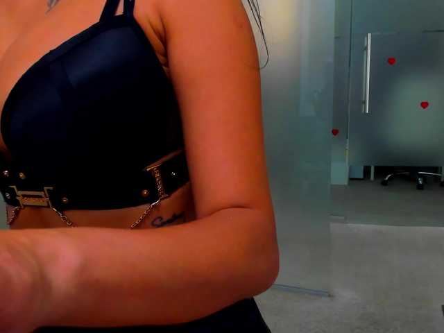 queenrafaelle live cam on BongaCams
