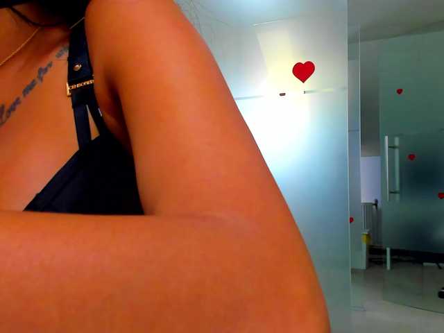 queenrafaelle live cam on BongaCams