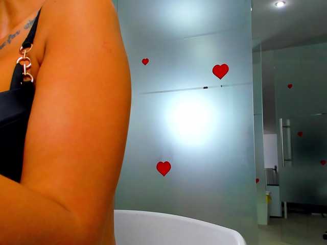 queenrafaelle live cam on BongaCams
