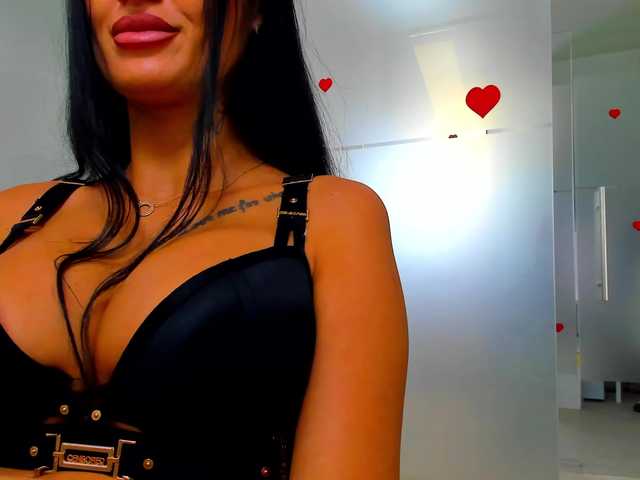 queenrafaelle live cam on BongaCams