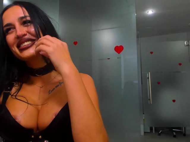 queenrafaelle live cam on BongaCams