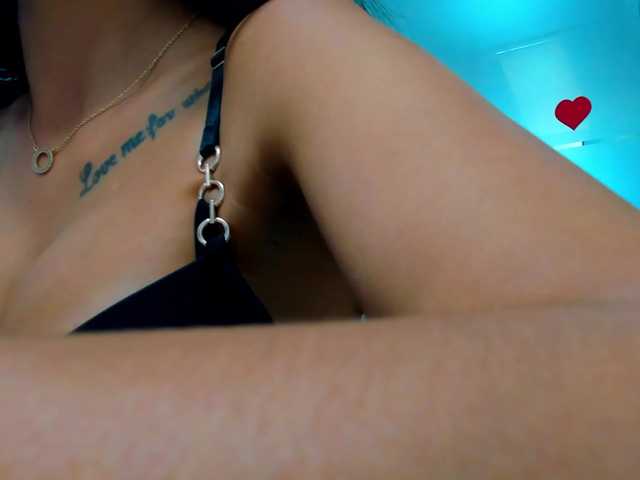 queenrafaelle live cam on BongaCams