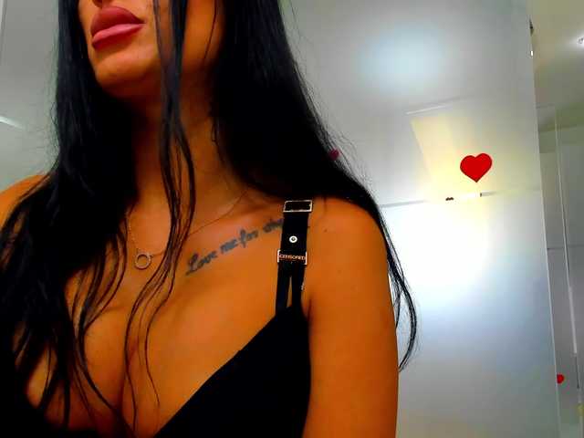 queenrafaelle live cam on BongaCams