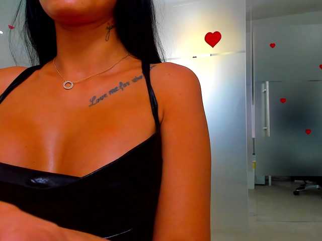 queenrafaelle live cam on BongaCams