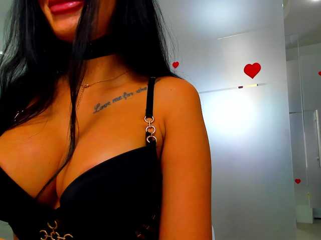queenrafaelle live cam on BongaCams