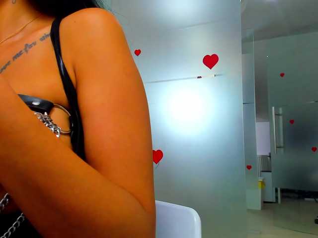 queenrafaelle live cam on BongaCams